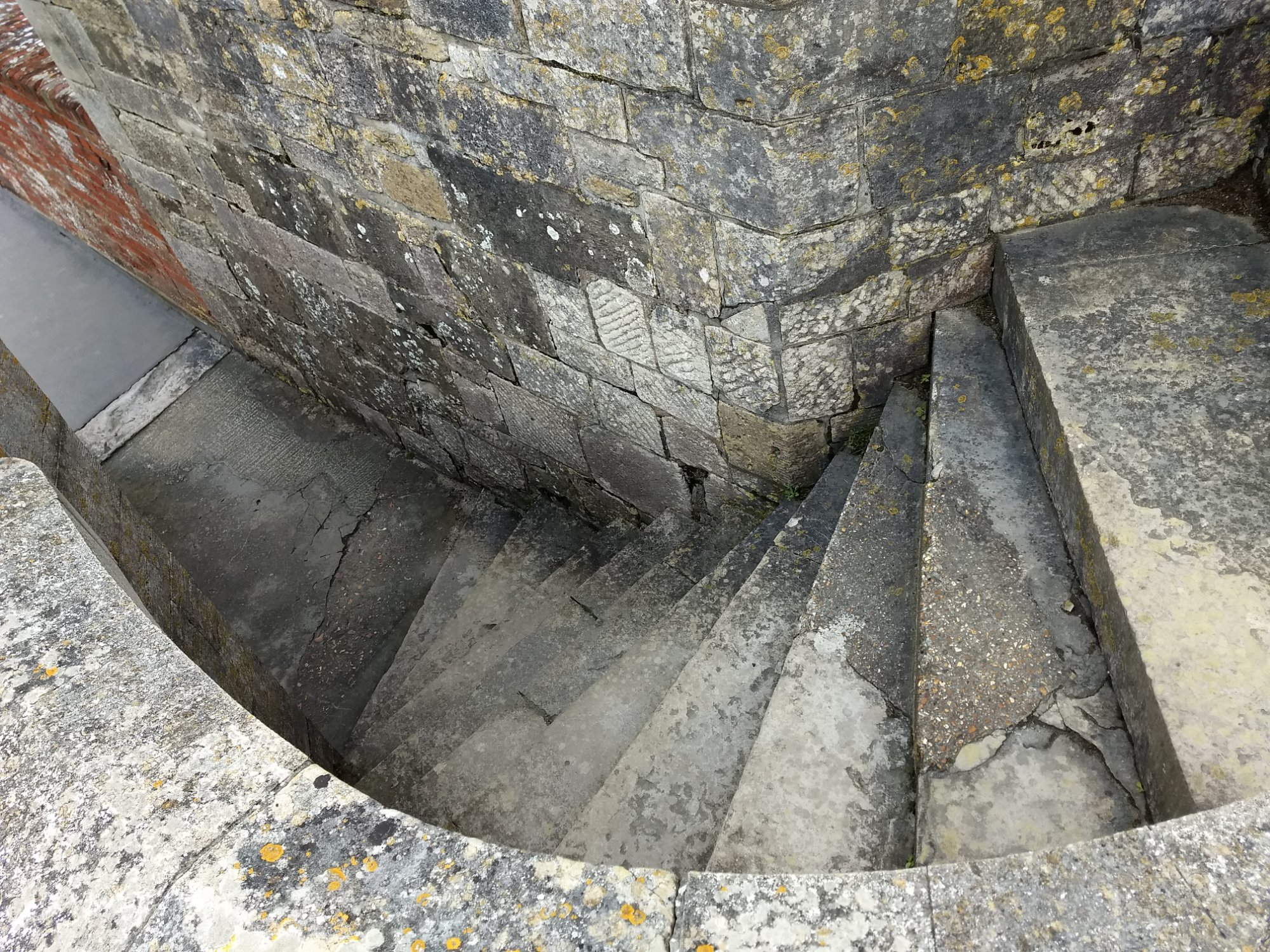stone-stairs-in-hurst-castle