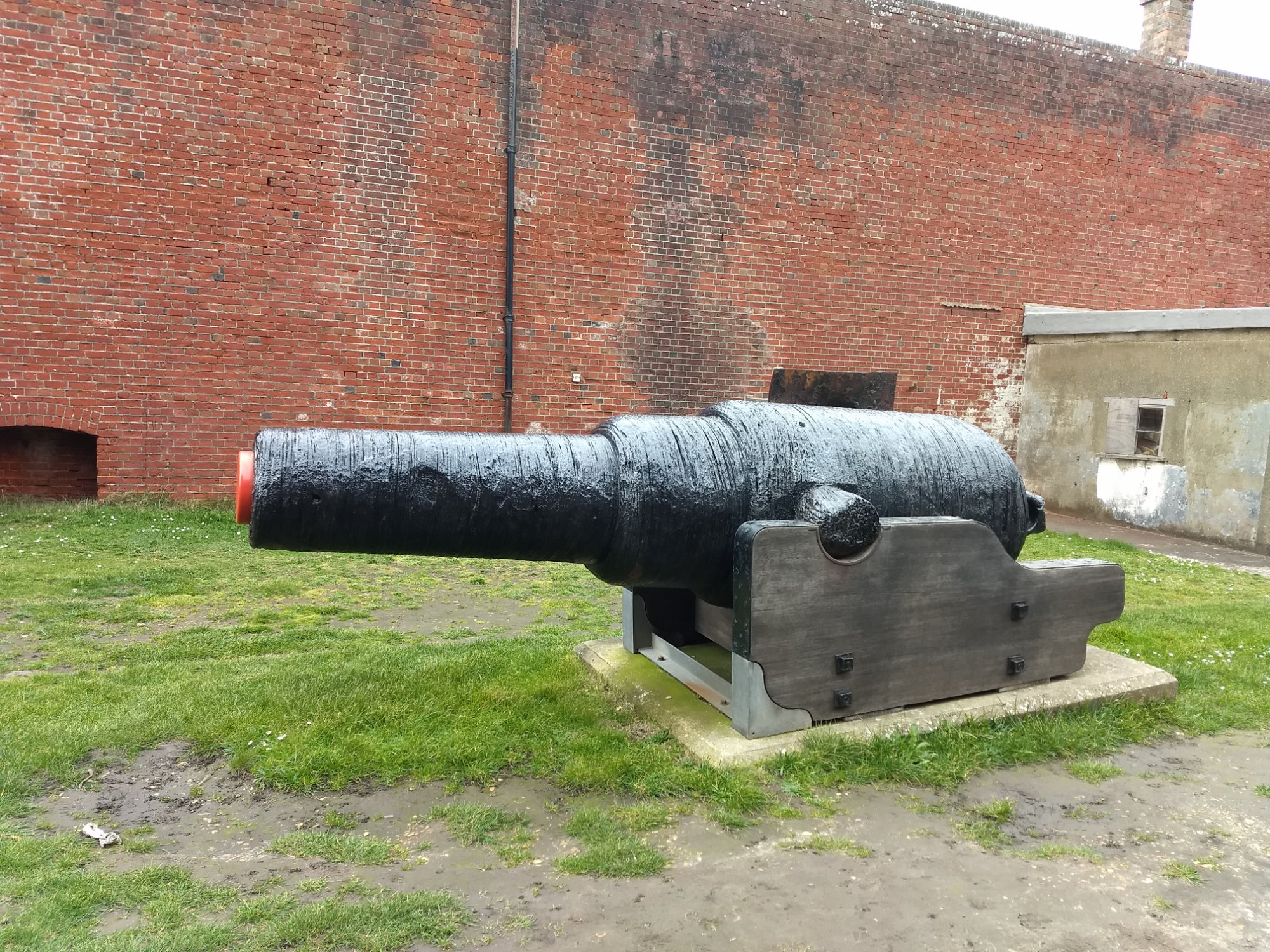 cannon in Hurst Castle