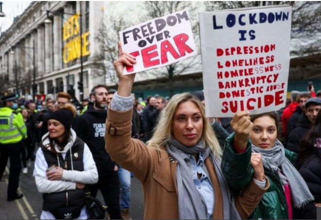 Jos pălăria – bănuiam că Nicușor e un pic pe tradițional, dar nu așa