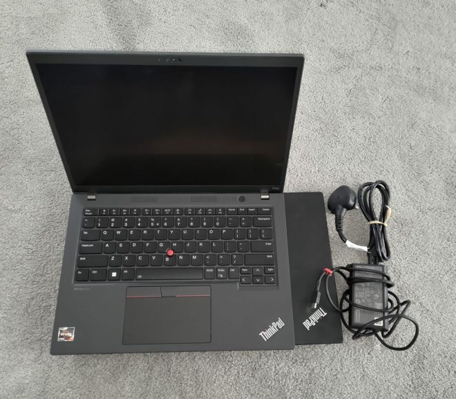 Thinkpad P14s(Gen 4) cu AMD și Windows 11