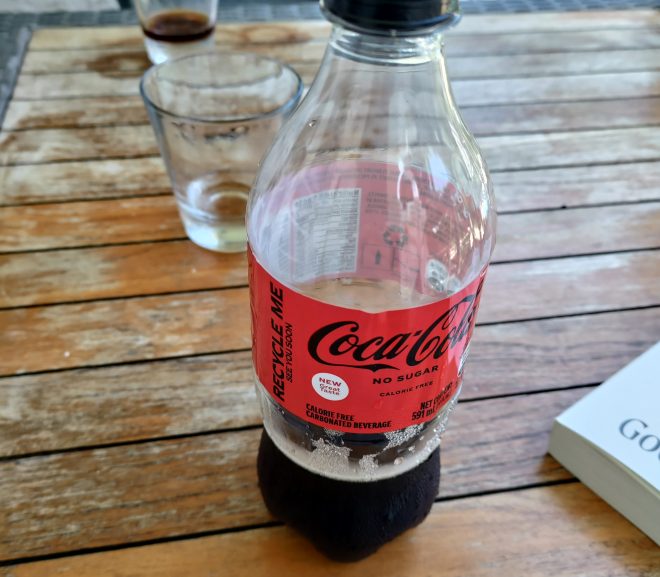 Ultrascurt: De plictiseală: Coca Cola prin lume