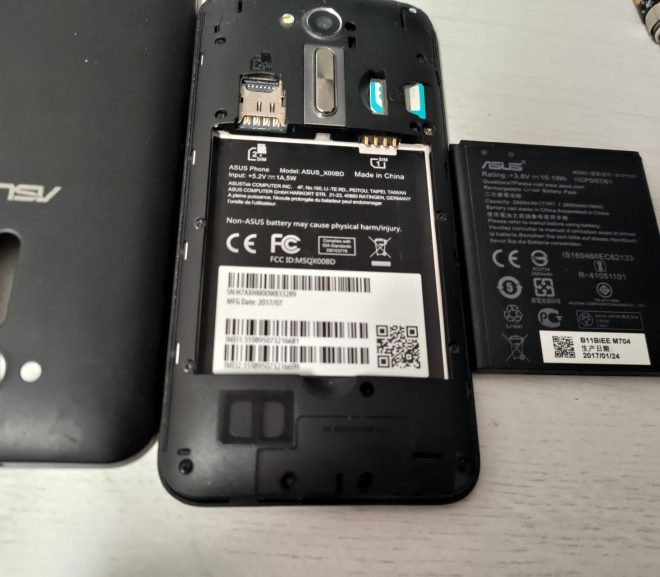 Telefoane #26: Asus> Telefon cu baterie schimbabilă pe care n-a fost nevoie s-o schimb