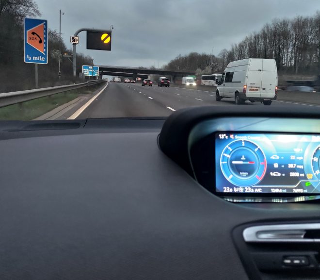 No se cere să conducem mai puțin ca să nu se scumpească motorina. Prea rău!